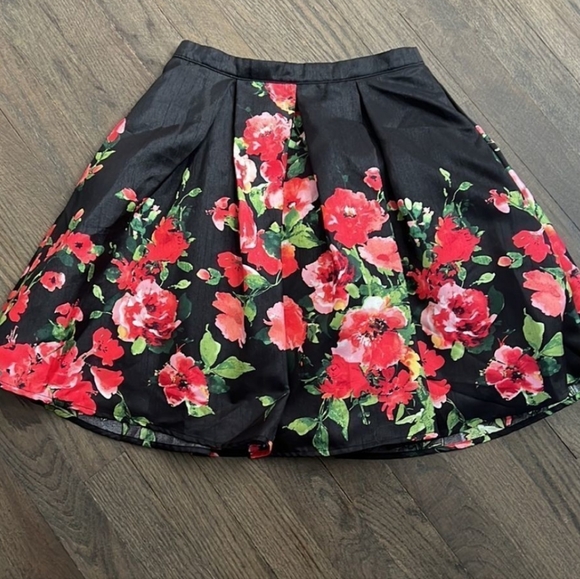 SEQUIN Hearts Juniors Pleated Big Volume Fancy Floral Rose Print Mini-skirt SZ 3 - Picture 1 of 7